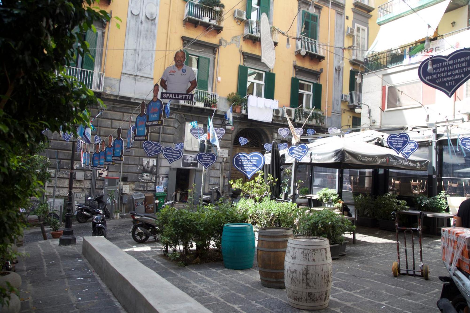 Da Nonna Lina Ai Quartieri Naples Exterior photo